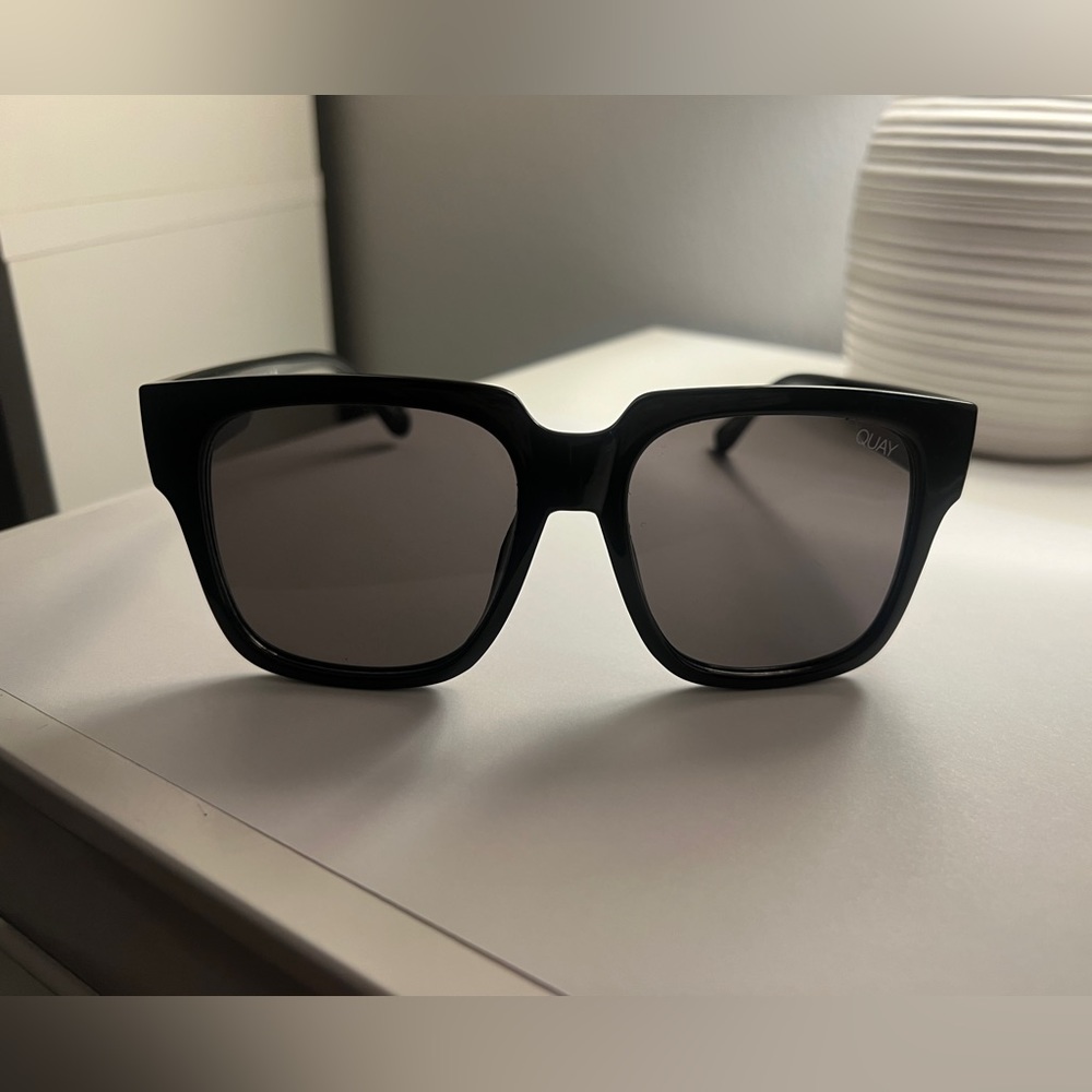Quay On The Prowl Black Glasses